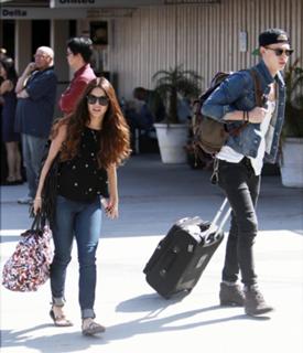 Vanessa Hudgens feet photo thumbnail