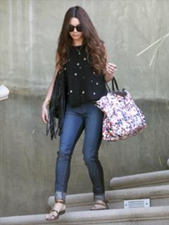 Vanessa Hudgens feet photo thumbnail