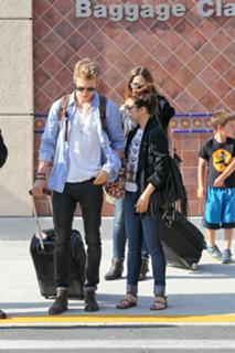 Vanessa Hudgens feet photo thumbnail
