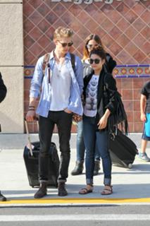 Vanessa Hudgens feet photo thumbnail