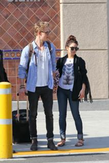 Vanessa Hudgens feet photo thumbnail