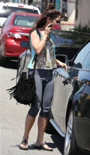 Vanessa Hudgens feet photo thumbnail