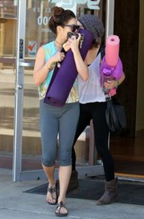 Vanessa Hudgens feet photo thumbnail