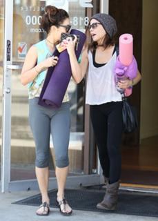 Vanessa Hudgens feet photo thumbnail