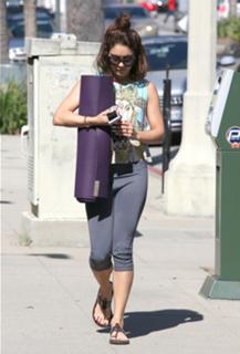 Vanessa Hudgens feet photo thumbnail