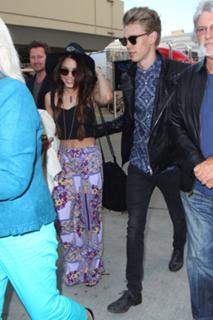 Vanessa Hudgens feet photo thumbnail