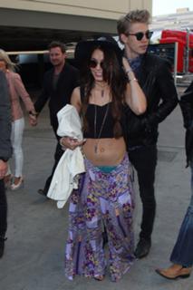 Vanessa Hudgens feet photo thumbnail