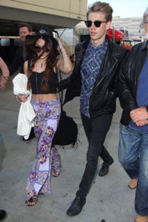 Vanessa Hudgens feet photo thumbnail