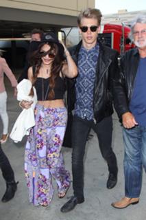 Vanessa Hudgens feet photo thumbnail