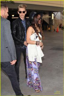 Vanessa Hudgens feet photo thumbnail