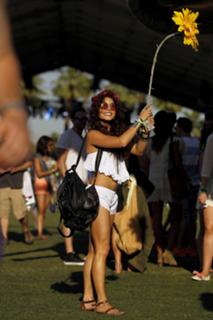 Vanessa Hudgens feet photo thumbnail