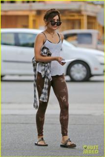 Vanessa Hudgens feet photo thumbnail