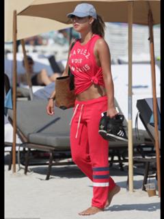 Vanessa Huppenkothen feet photo thumbnail