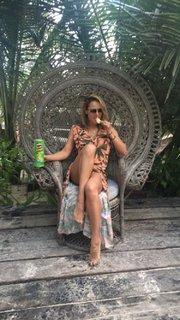 Vanessa Huppenkothen feet photo thumbnail