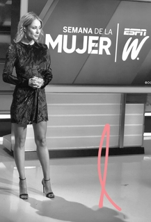 Vanessa Huppenkothen feet photo thumbnail