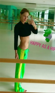 Vanessa Huppenkothen feet photo thumbnail