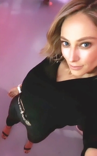 Vanessa Huppenkothen feet photo thumbnail