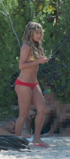 Vanessa Huppenkothen feet photo thumbnail