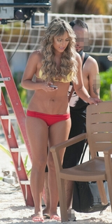 Vanessa Huppenkothen feet photo thumbnail
