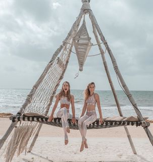 Vanessa Huppenkothen feet photo thumbnail