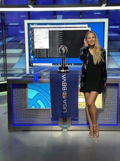 Vanessa Huppenkothen feet photo thumbnail