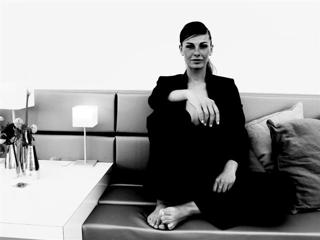 Vanessa Incontrada feet photo thumbnail