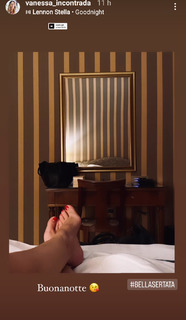 Vanessa Incontrada feet photo thumbnail