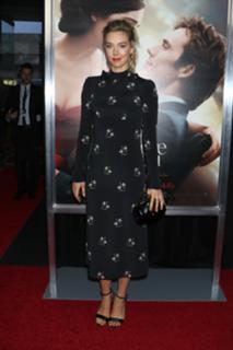Vanessa Kirby feet photo thumbnail