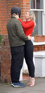 Vanessa Kirby feet photo thumbnail