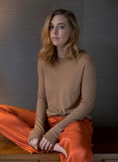 Vanessa Kirby feet photo thumbnail