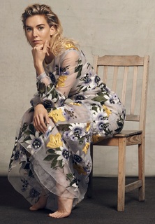 Vanessa Kirby feet photo thumbnail