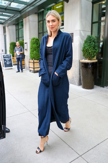 Vanessa Kirby feet photo thumbnail