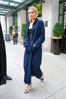 Vanessa Kirby feet photo thumbnail