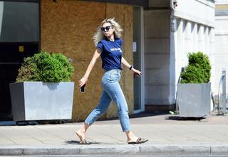 Vanessa Kirby feet photo thumbnail