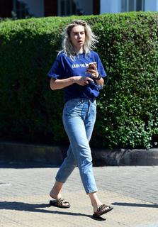 Vanessa Kirby feet photo thumbnail