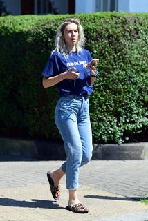 Vanessa Kirby feet photo thumbnail
