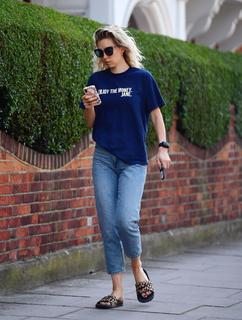 Vanessa Kirby feet photo thumbnail
