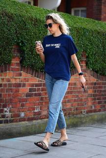 Vanessa Kirby feet photo thumbnail