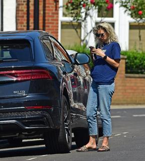 Vanessa Kirby feet photo thumbnail