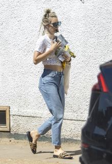 Vanessa Kirby feet photo thumbnail