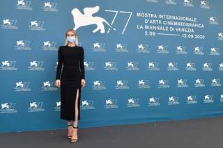Vanessa Kirby feet photo thumbnail