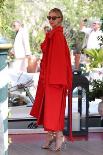 Vanessa Kirby feet photo thumbnail