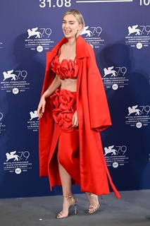 Vanessa Kirby feet photo thumbnail