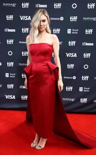 Vanessa Kirby feet photo thumbnail