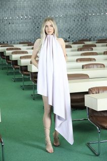 Vanessa Kirby feet photo thumbnail