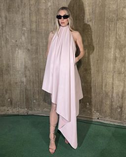 Vanessa Kirby feet photo thumbnail