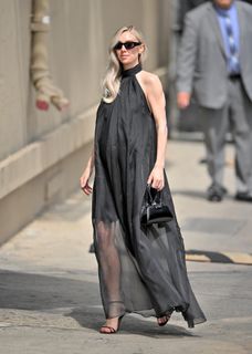 Vanessa Kirby feet photo thumbnail