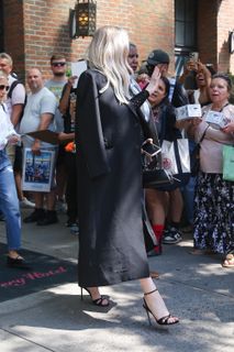 Vanessa Kirby feet photo thumbnail