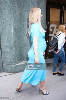 Vanessa Kirby feet photo thumbnail