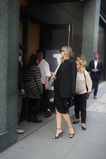 Vanessa Kirby feet photo thumbnail